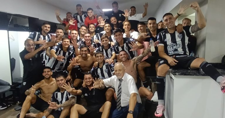 Estudiantes de Caseros goleó a Almirante en un partidazo y se ilusiona :: Olé