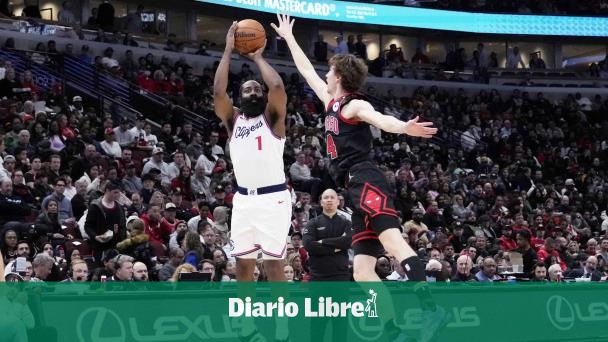 Harden anota 30, Clippers superan a Bulls y frenan racha de derrotas