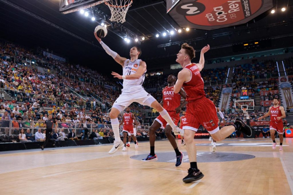Hezonja propulsa al Real Madrid rumbo a las semifinales