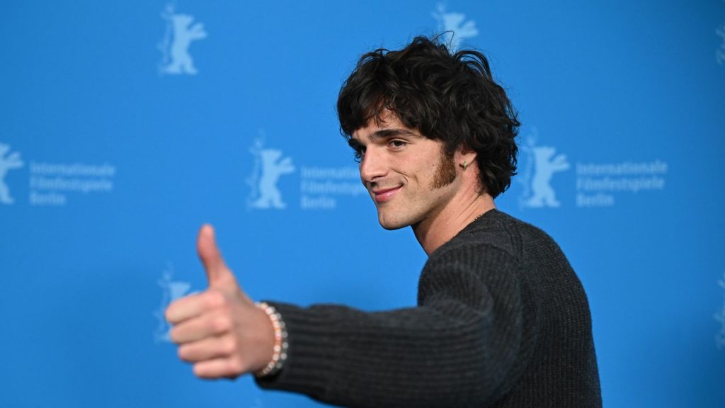 Jacob Elordi, sus patillas y 5 reglas para conseguirlas