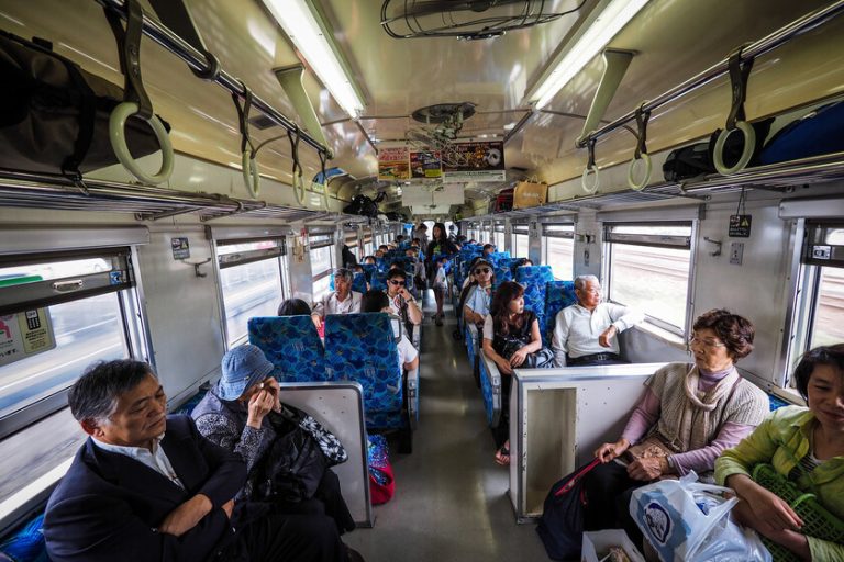 Japón copiará a Venecia para frenar el turismo de masas. Dos niveles de precio en el transporte: el turista paga más