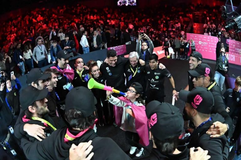 KRÜ, el equipo del Kun Agüero, gana una épica Alpine Hexagon Cup 2025