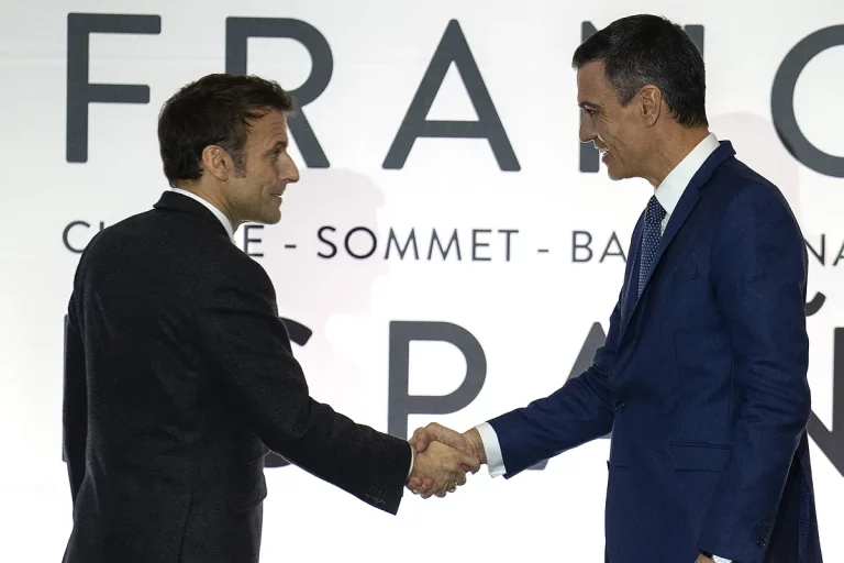 La Mesa del Senado acusa a Sánchez de querer "desnacionalizar" el Consejo de Ministros a través del Tratado de Amistad con Francia