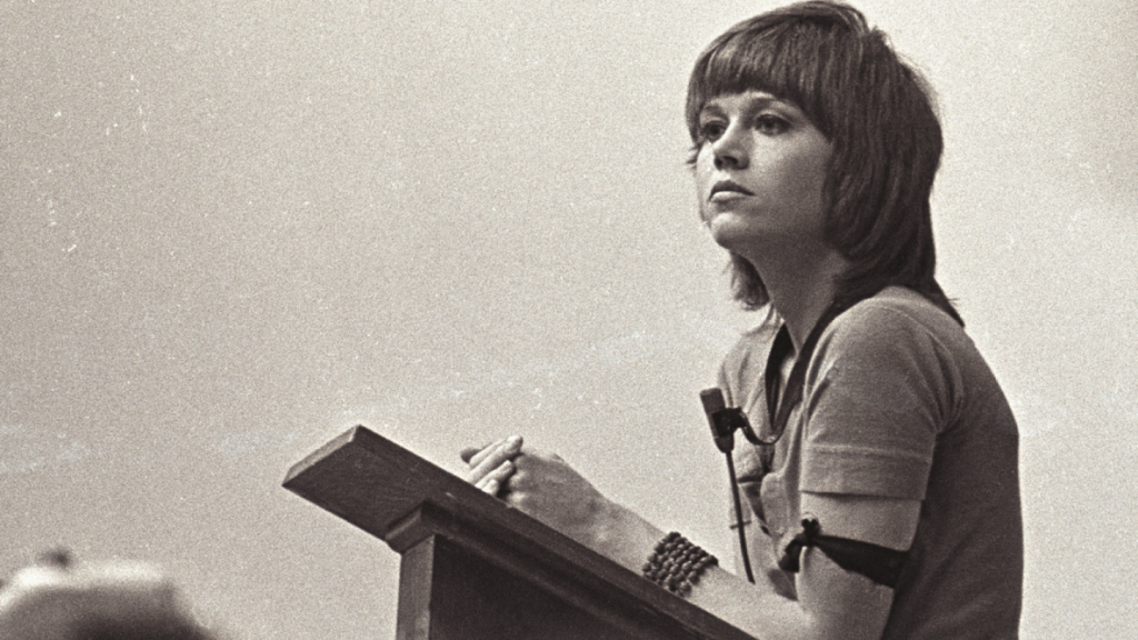 La historia detrás del corte de cabello de Jane Fonda en la icónica foto de su primer arresto