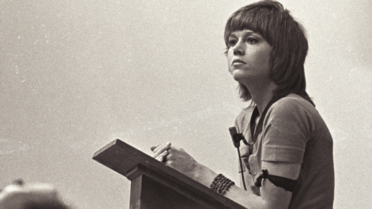 La historia detrás del corte de cabello de Jane Fonda en la icónica foto de su primer arresto