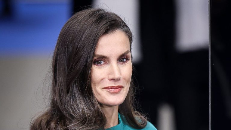 La reina Letizia: un poderoso mensaje y un look significativo para el Día Mundial del Cáncer