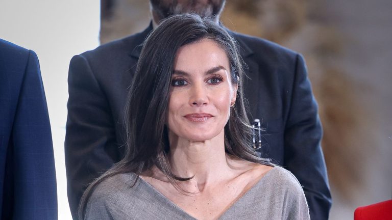 Las botas negras que ha lucido la reina Letizia serán un imprescindible el próximo otoño-invierno 2025/2026