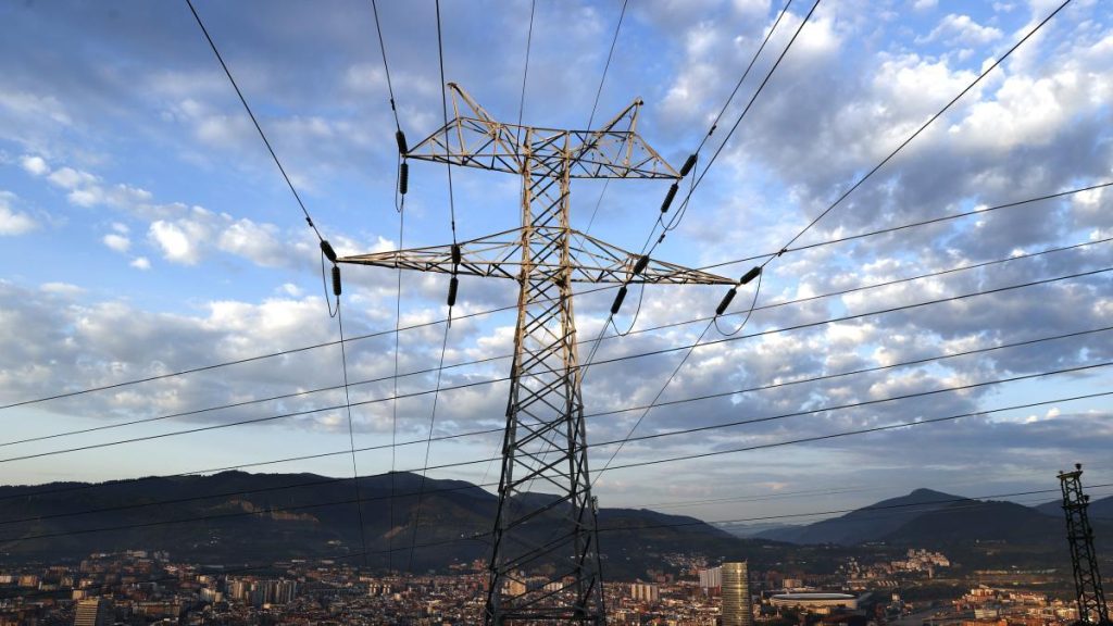 Las gasolinas y la luz impulsan el repunte de la inflación al 2,9%