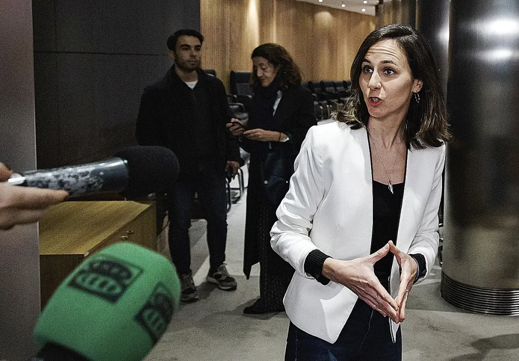 Las sombras de la versión oficial de Podemos sobre Monedero: mantuvo la militancia, no se le interrogó y siguió en los chats
