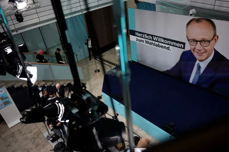 Los democristianos ganan en Alemania y la 'gran coalición' sumaría mayoría, según los sondeos