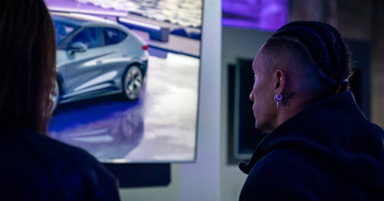 Los jugadores del equipo masculino del FC Barcelona personalizan sus nuevos Cupra