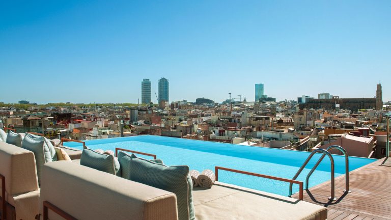 Los mejores hoteles de Barcelona: la Ciudad Condal pide a gritos una escapada en 2025