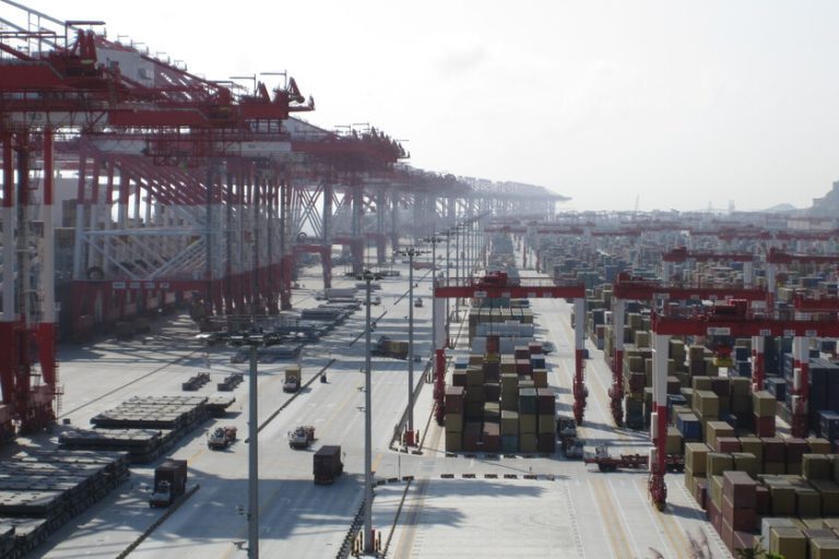 Los secretos del Puerto de Shanghái, el coloso del comercio internacional donde reina la automatización