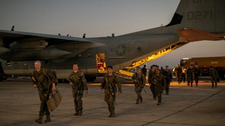 Marines estadounidenses llegan a Guantánamo para