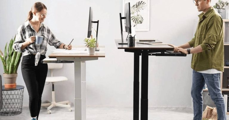 Probamos el escritorio elevable E7 Pro con el que ni Ikea ni Conforama conseguirán acercarse en calidad