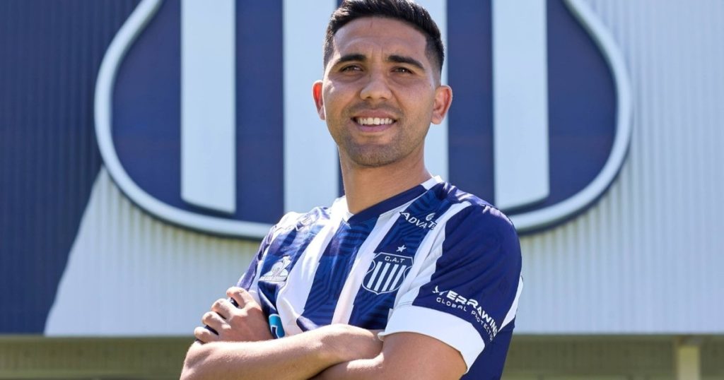 Regreso oficial: Bebelo Reynoso fue presentado en Talleres :: Olé