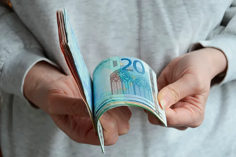 Retirados 554.000 billetes falsos: ¿cómo evitar caer en fraudes?