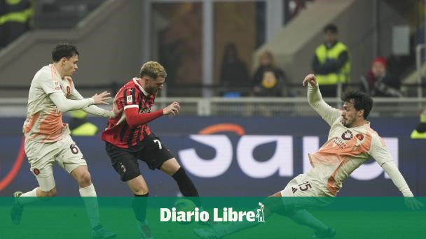 Santiago Giménez aporta en debut con Milan para avanzar Copa Italia