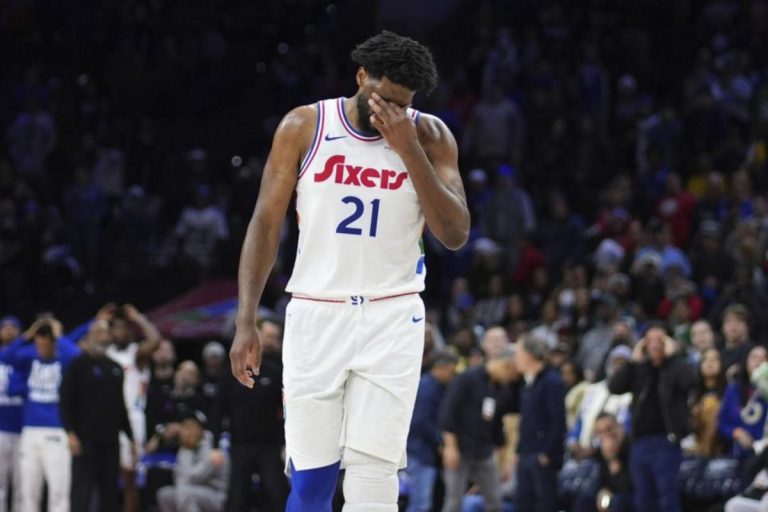 Sigue el drama en los Sixers: Embiid se pierde el resto de la temporada