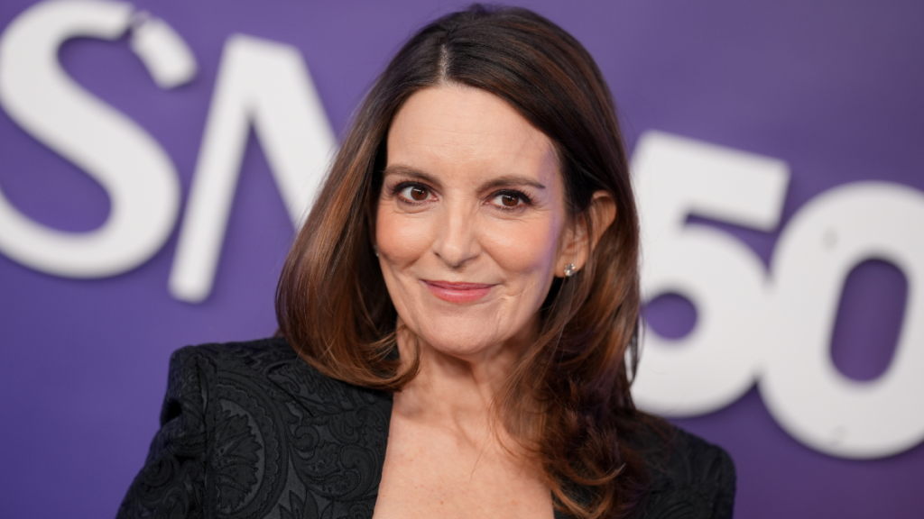 Tina Fey lleva el power dressing a otro nivel con un sensual corsé de Dolce & Gabbana