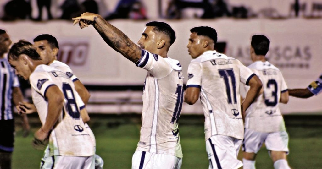 Tristán Suárez le ganó a Almagro en el final y a Patronato se le escapó el triunfo :: Olé