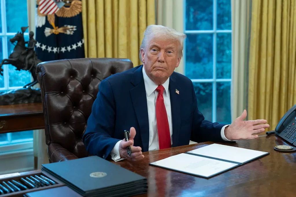 Trump lleva al límite la amenaza arancelaria con México, Canadá y China