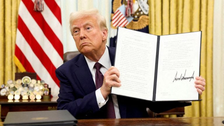 Trump va en patinete, por Àlex Tort