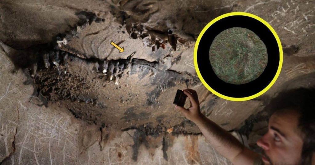 arqueólogos encuentran un santuario romano oculto de 1.900 años en una cueva prehistórica con arte rupestre de 24.000 años