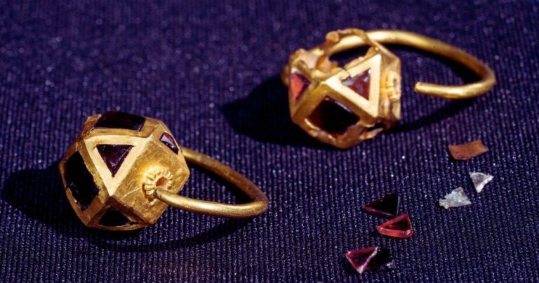 descubren las fastuosas joyas de oro de mujeres aristócratas de hace 1.600 años