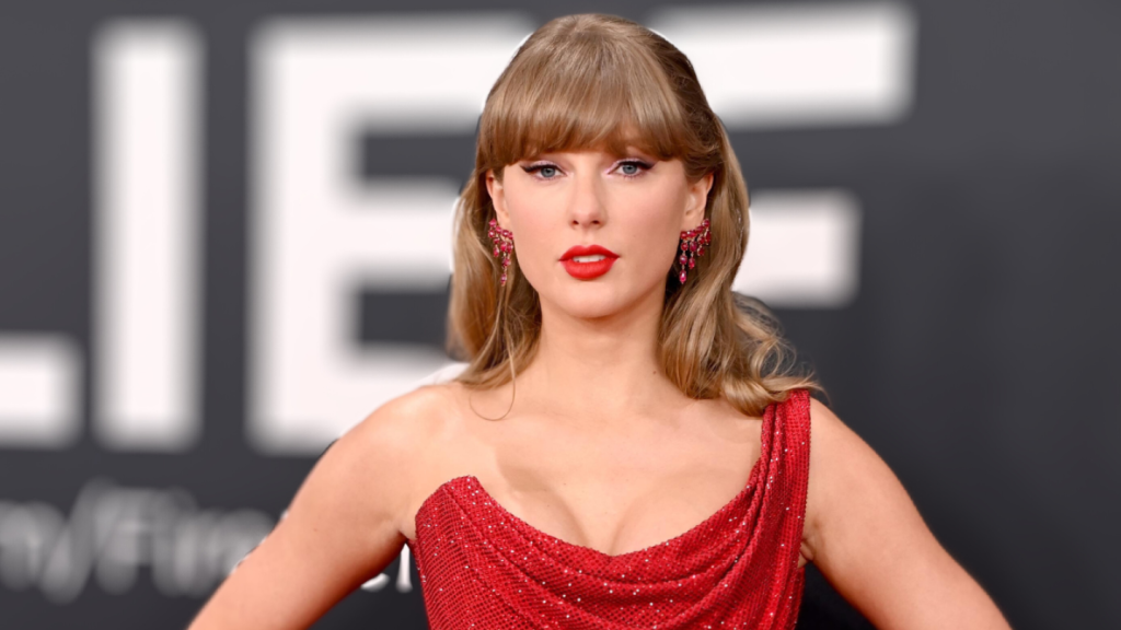 el rojo dragón que vistió en los Grammys 2025