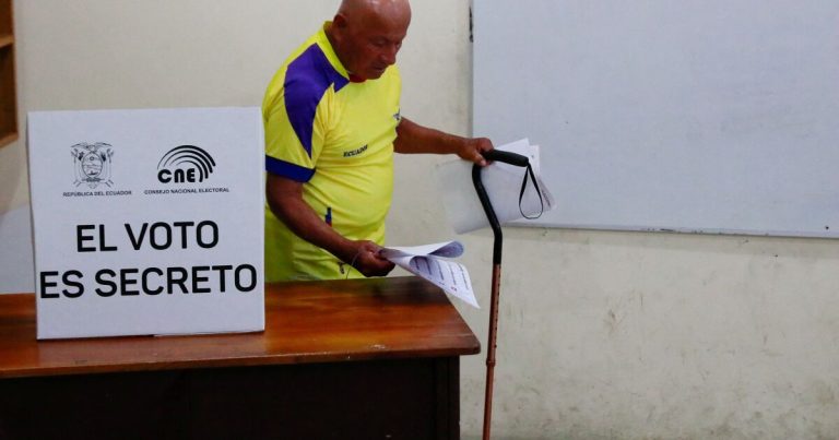 entre dar continuidad a Noboa o girar a la izquierda
