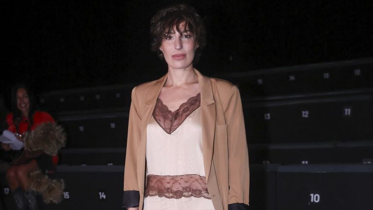 ¿El vestido lencero de Eugenia Osborne o el de su hermana Claudia?