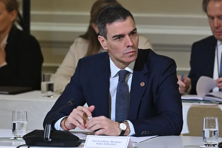 'Soviet Jeans' y la telaraña de Sánchez