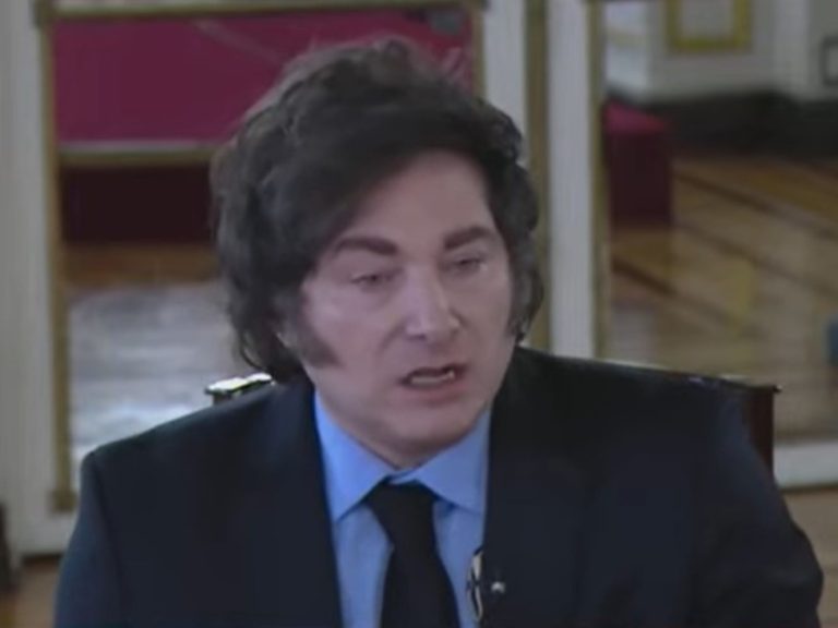 Milei buscó relativizar el escándalo de Santiago Caputo con el diputado Manes y tomar distancia del criptogate