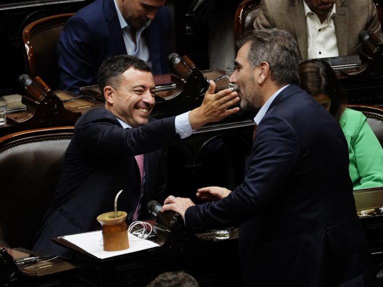 con apoyo de sus aliados, el Gobierno arranca con un piso alto de votos y busca el resto con los gobernadores