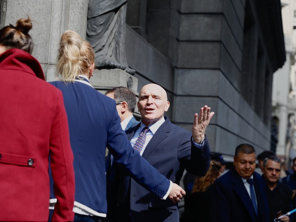 "Si te gusta el durazno, bancate la pelusa", la justificación de Espert a la agresión de Santiago Caputo a Manes en el Congreso