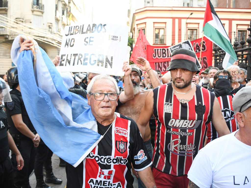 intentos de corte y la presencia de la barrabrava de Chacarita