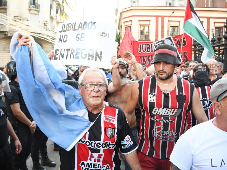 intentos de corte y la presencia de la barrabrava de Chacarita