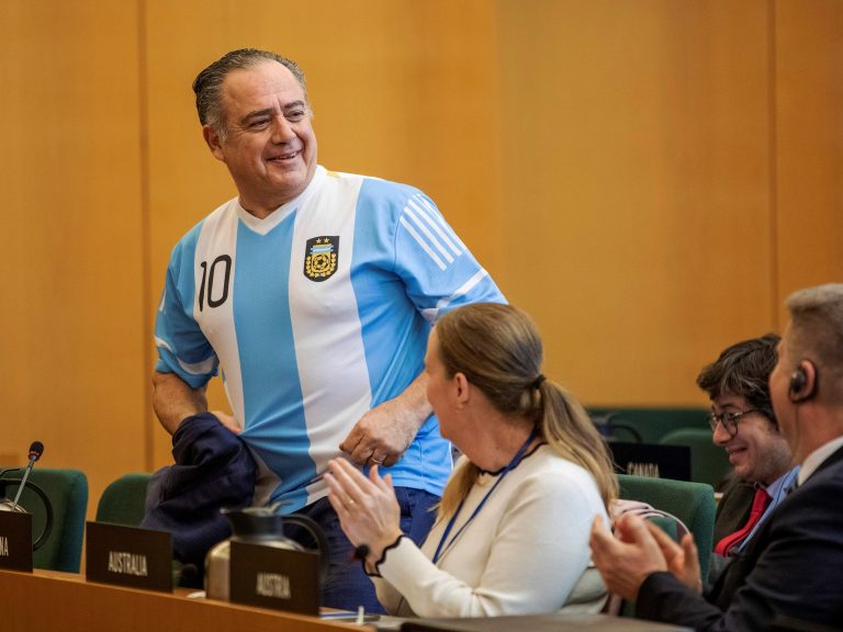 Milei impulsa a un radical K cercano a Madres de Plaza de Mayo para la embajada en la OEA