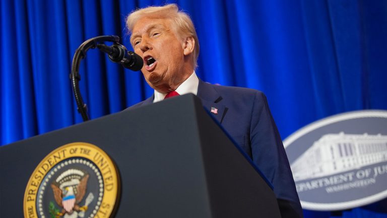 "Degenerados": Trump refuta la narrativa de los medios sobre la reunión entre Putin y Witkoff