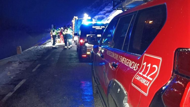 Cuatro jóvenes de 21 años mueren al despeñarse el coche en el que viajaban por una ladera en Cantabria