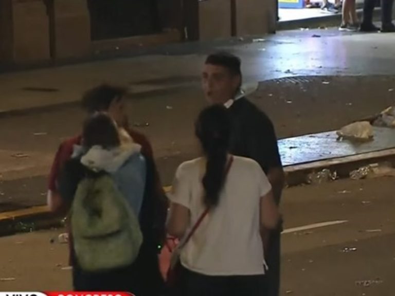 Golpeó a un cronista de TN que cubría la marcha y fue detenido
