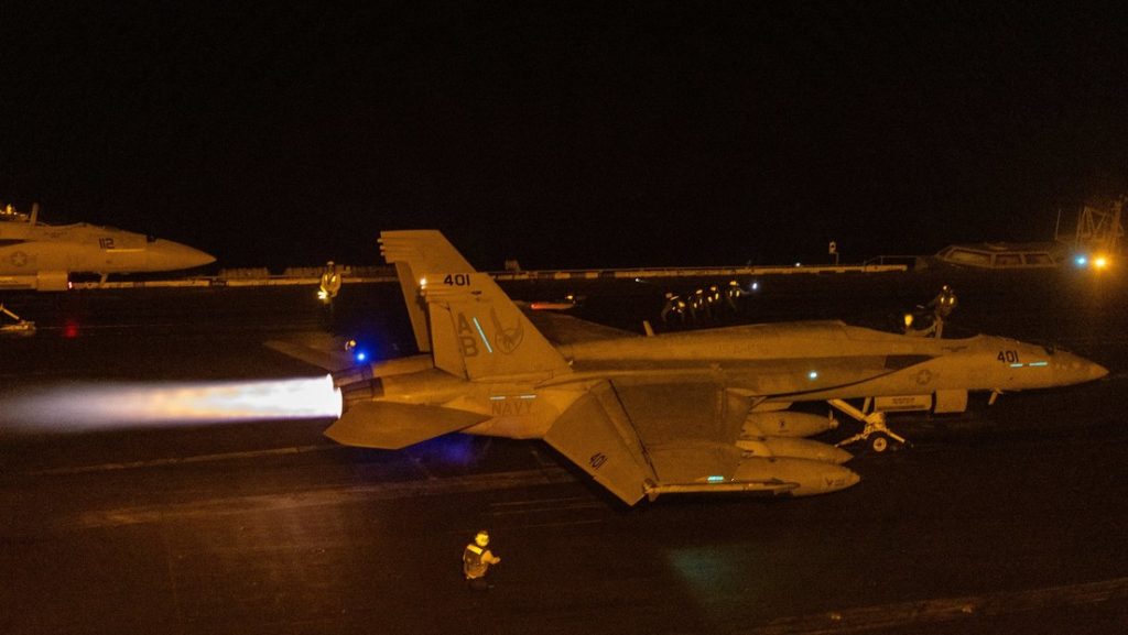 Reportan bombardeo de EE.UU. contra un aeropuerto internacional en Yemen