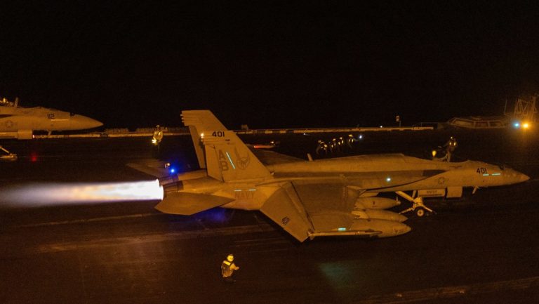 Reportan bombardeo de EE.UU. contra un aeropuerto internacional en Yemen