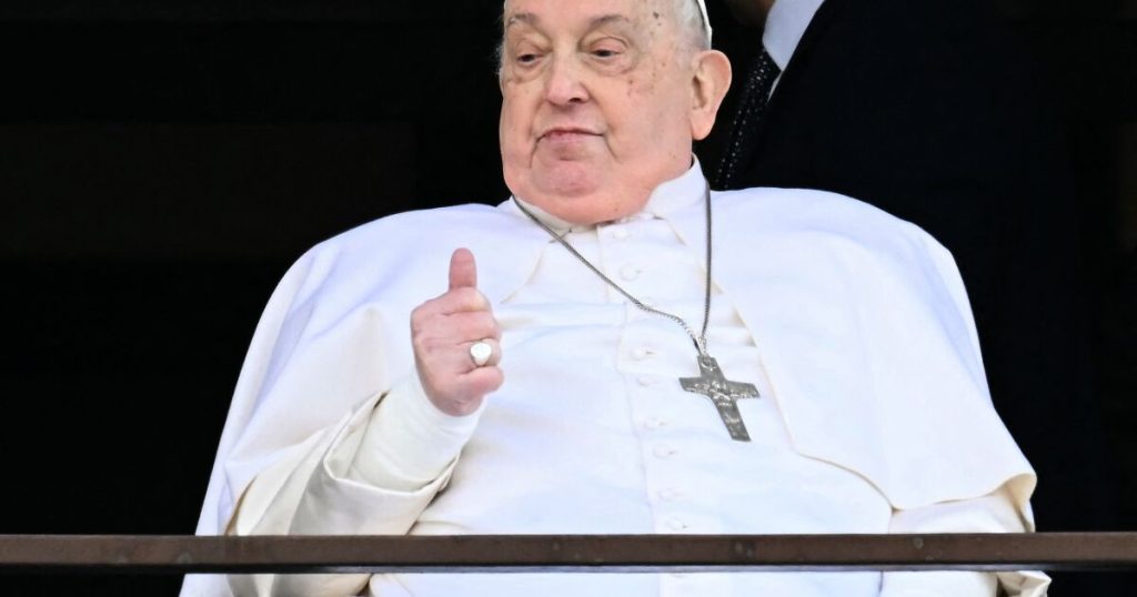 El papa Francisco estuvo en riesgo de morir, pero su enfermero pidió "intentar todo".