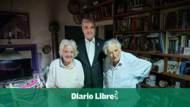 Abinader revela la dedicatoria del libro que le hizo José Mujica