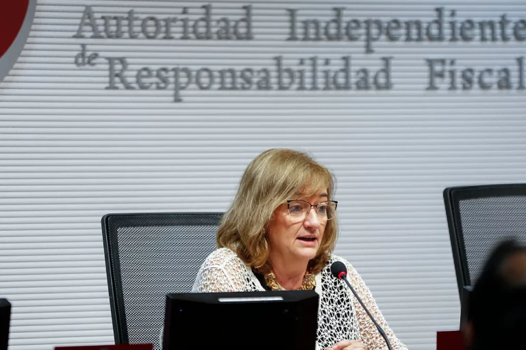 Airef insta a que la quita de deuda a las CCAA incentive el control del gasto y no solo subir IRPF