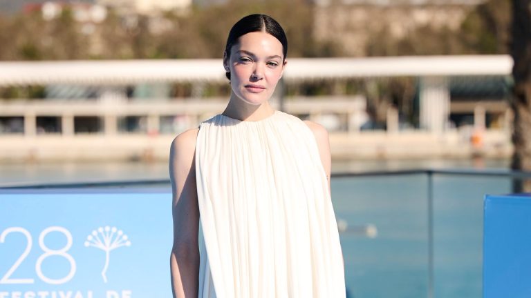 Ana Rujas arrasa en el Festival de Málaga 2025 con un vanguardista ‘total look’ de Loewe