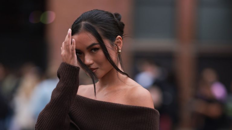 Así afecta el sudor al cabello y así puedes controlarlo según tu tipo de pelo