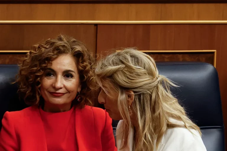 Así es el pacto de Montero y Díaz para dejar sin tributar el SMI de 2025